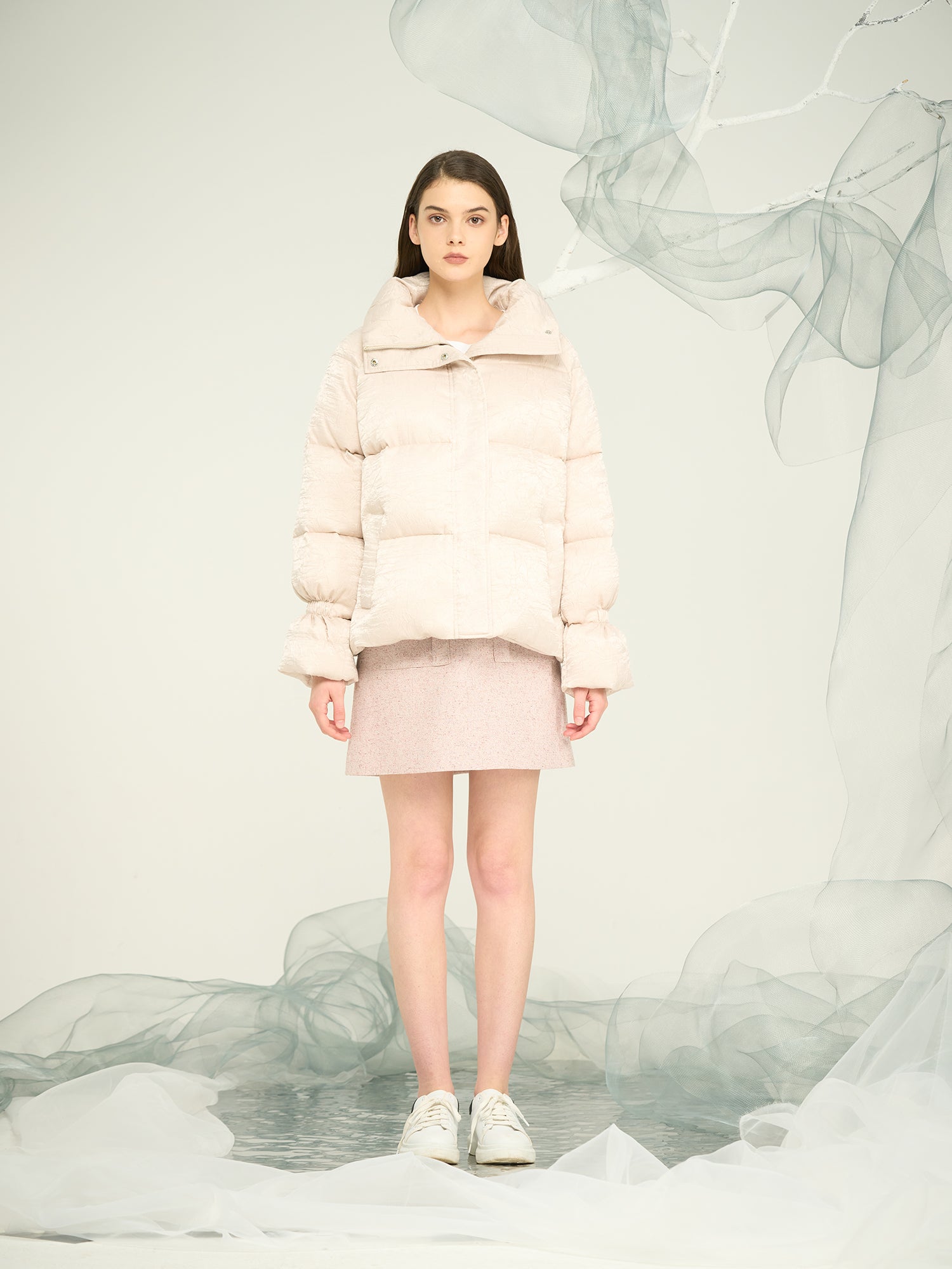 Women’s Pink Short Puffer Jacket with Stand Collar – OEM & ODM Lightweight Down-Style Outerwear