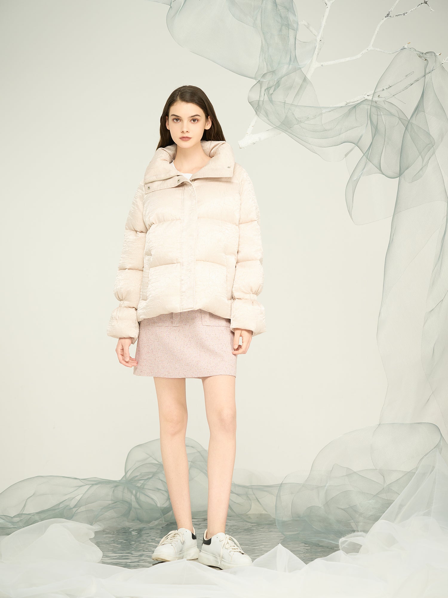 Women’s Pink Short Puffer Jacket with Stand Collar – OEM & ODM Lightweight Down-Style Outerwear