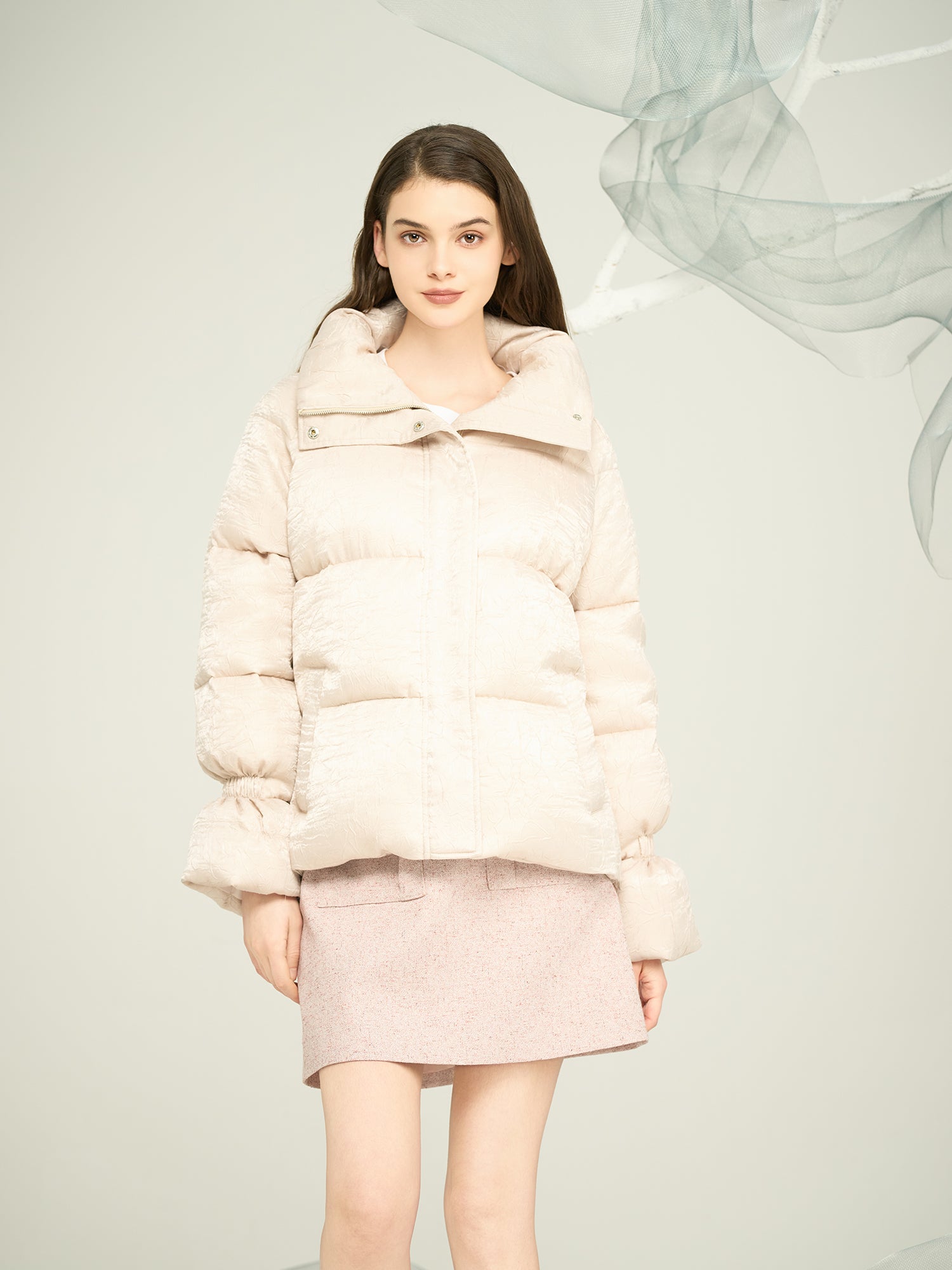Women’s Pink Short Puffer Jacket with Stand Collar – OEM & ODM Lightweight Down-Style Outerwear